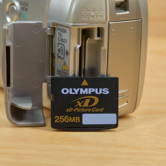 Vintage Olympus D-580 Digital Camera / 4 MP / 3X Optical Zoom / Compact - Picture 8 of 8